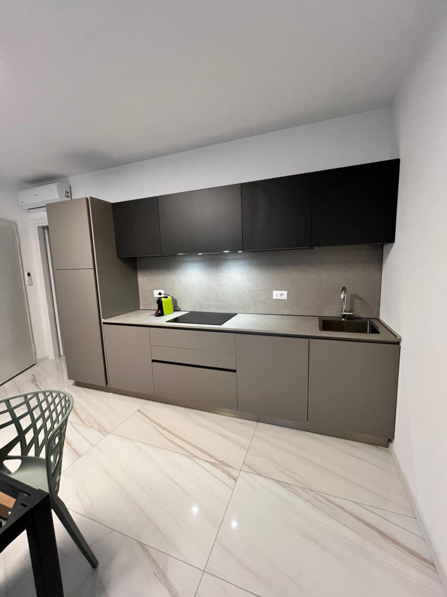 Beach Palace With Small Swimming Pool, Private Beach, Parking Lido di Jesolo Exterior foto