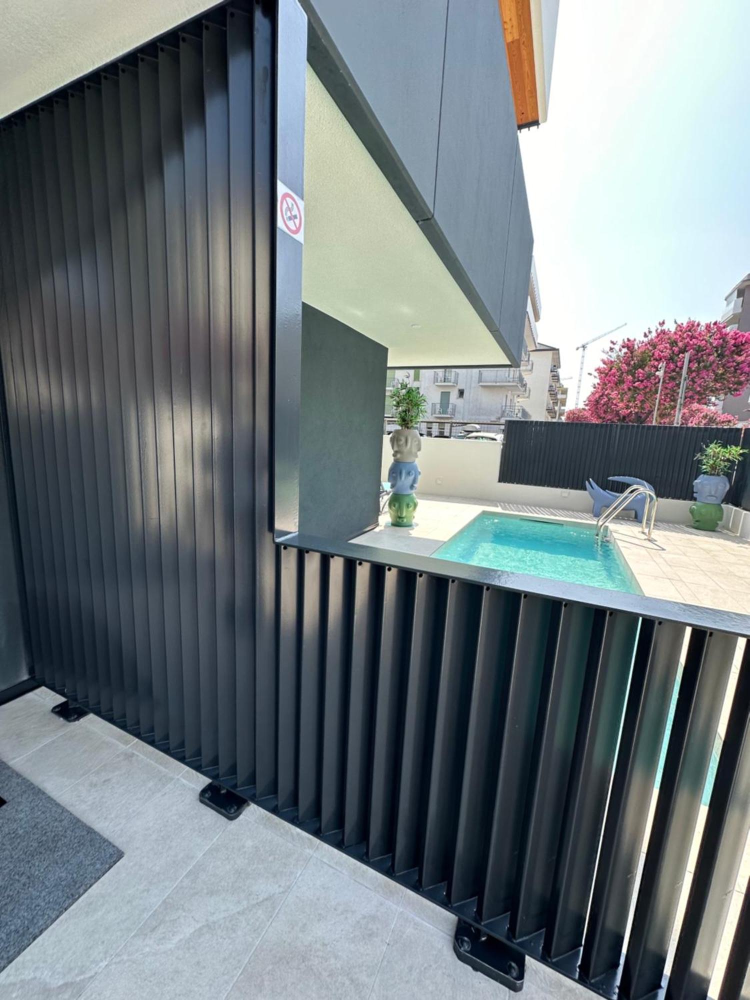 Beach Palace With Small Swimming Pool, Private Beach, Parking Lido di Jesolo Exterior foto